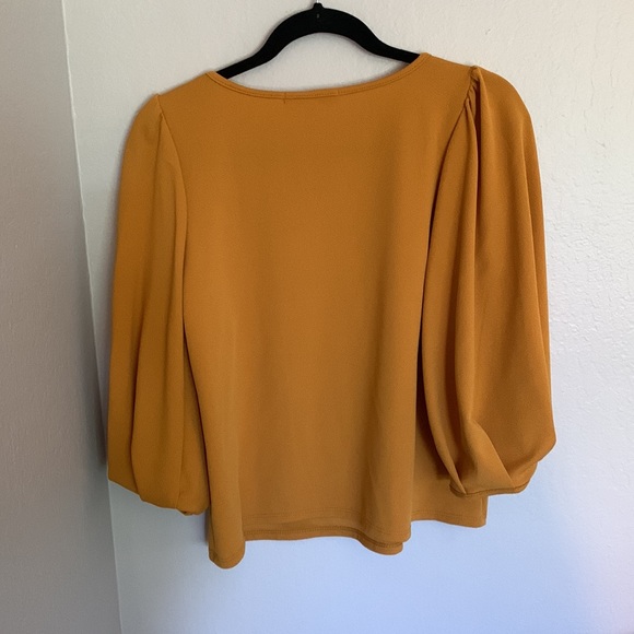 Beautiful golden colored professional top by Green Envelope Los Angeles - Picture 2 of 2